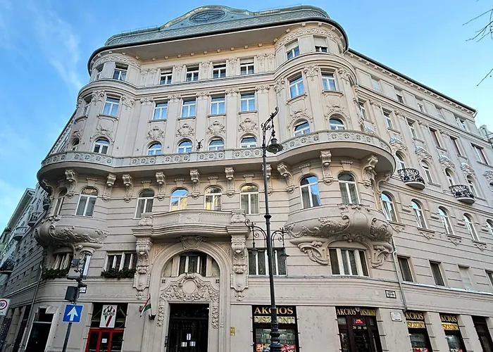 Downtown Royal De Lux
